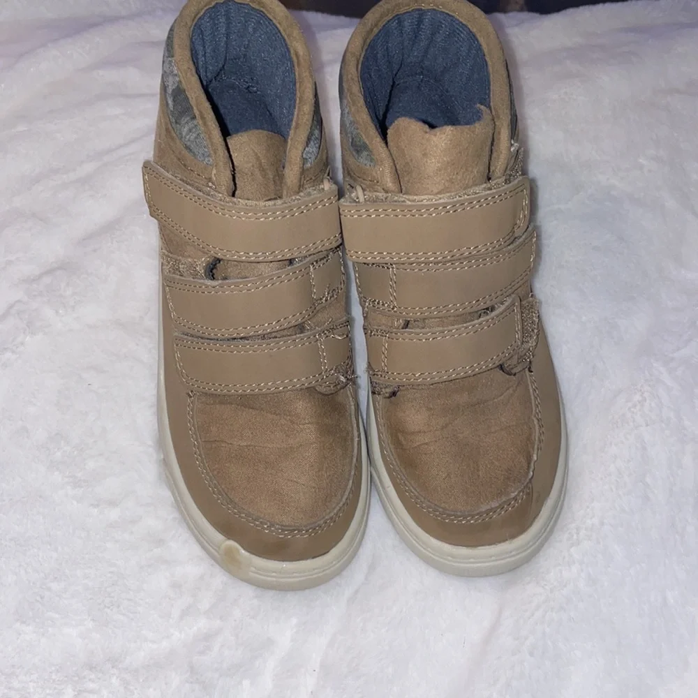 Oshkosh B’gosh size 13, tan with navy blue and camo